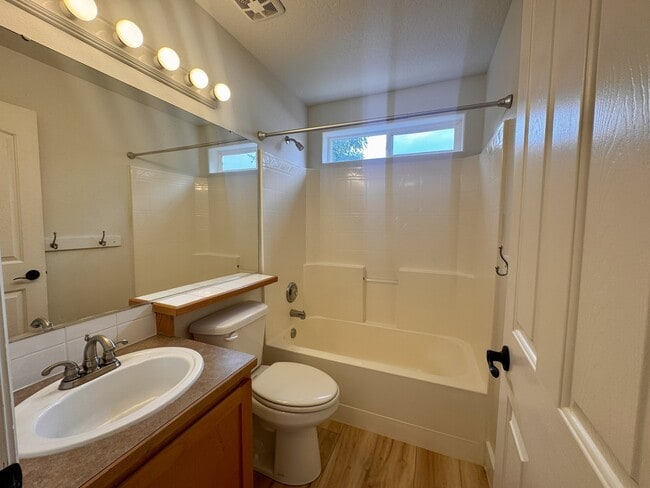 Building Photo - 1349 Tennessee Dr