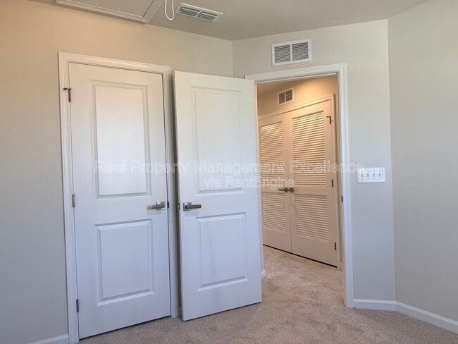 Building Photo - 372 Grand Silo Rd