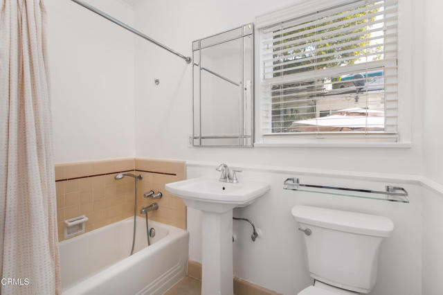 Building Photo - 1726 N Vista St