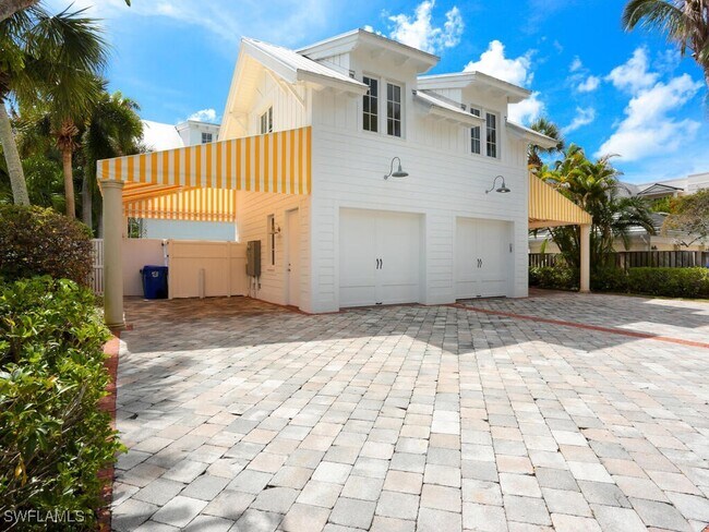 Building Photo - 477 3rd Ave S