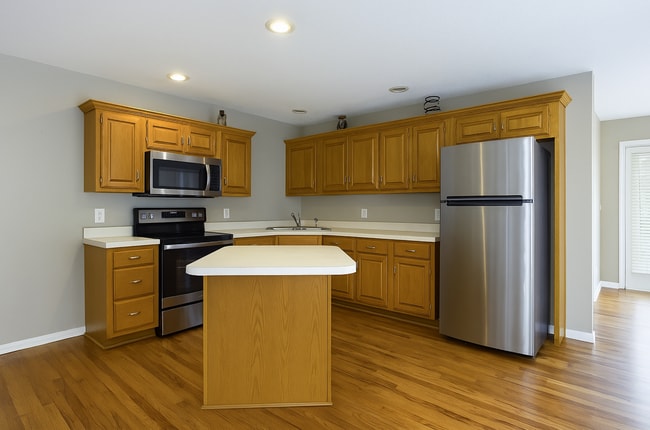 Building Photo - Spacious 3 Bed, 2.5 Bath Home in Kansas Ci...