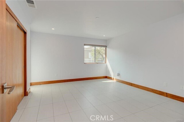 Building Photo - 339 27th St