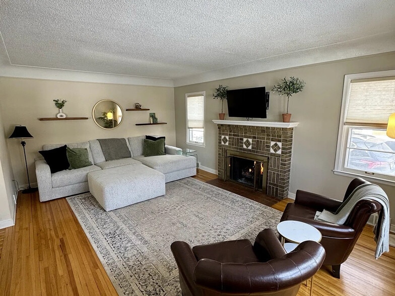 Building Photo - 4147 Yates Ave N