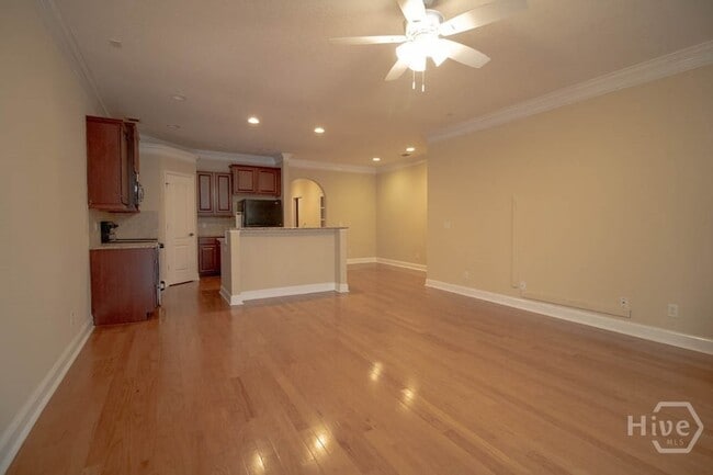 Building Photo - 127 Ventura Pl