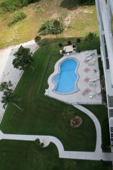 jump in the pool or lake - 2131 NW Lakeview Dr