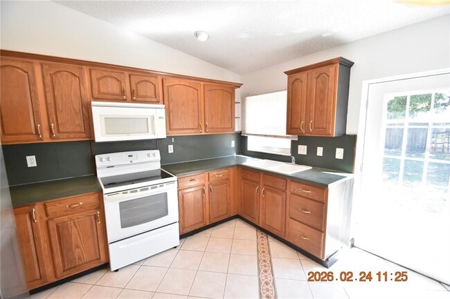 Building Photo - 818 Gray St S