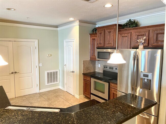 Building Photo - 7037 Kingston Cove Ln