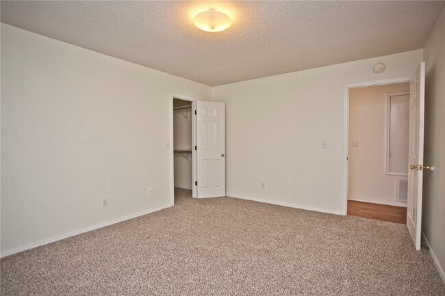 Building Photo - 58 Holly Dr
