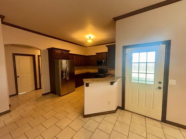 Building Photo - Wonderful 3 Bed 2 Bath Home in Yukon
