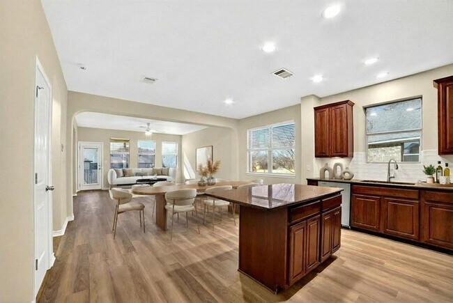 Building Photo - 1090 Sussex Way