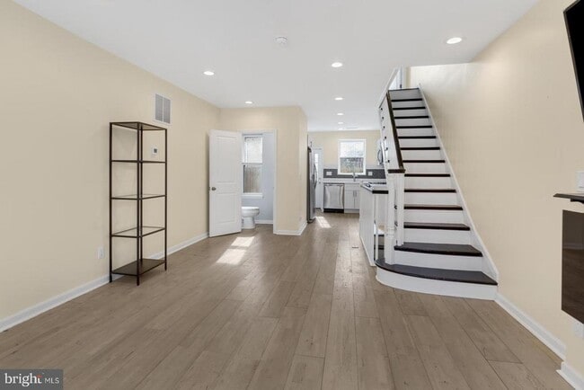 Building Photo - 2124 Sigel St