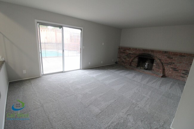 Building Photo - $4595 - Large spacious updated 4 Bed/2.5 B...
