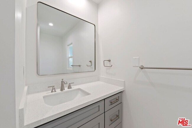 Building Photo - 1252 N Crescent Heights Blvd