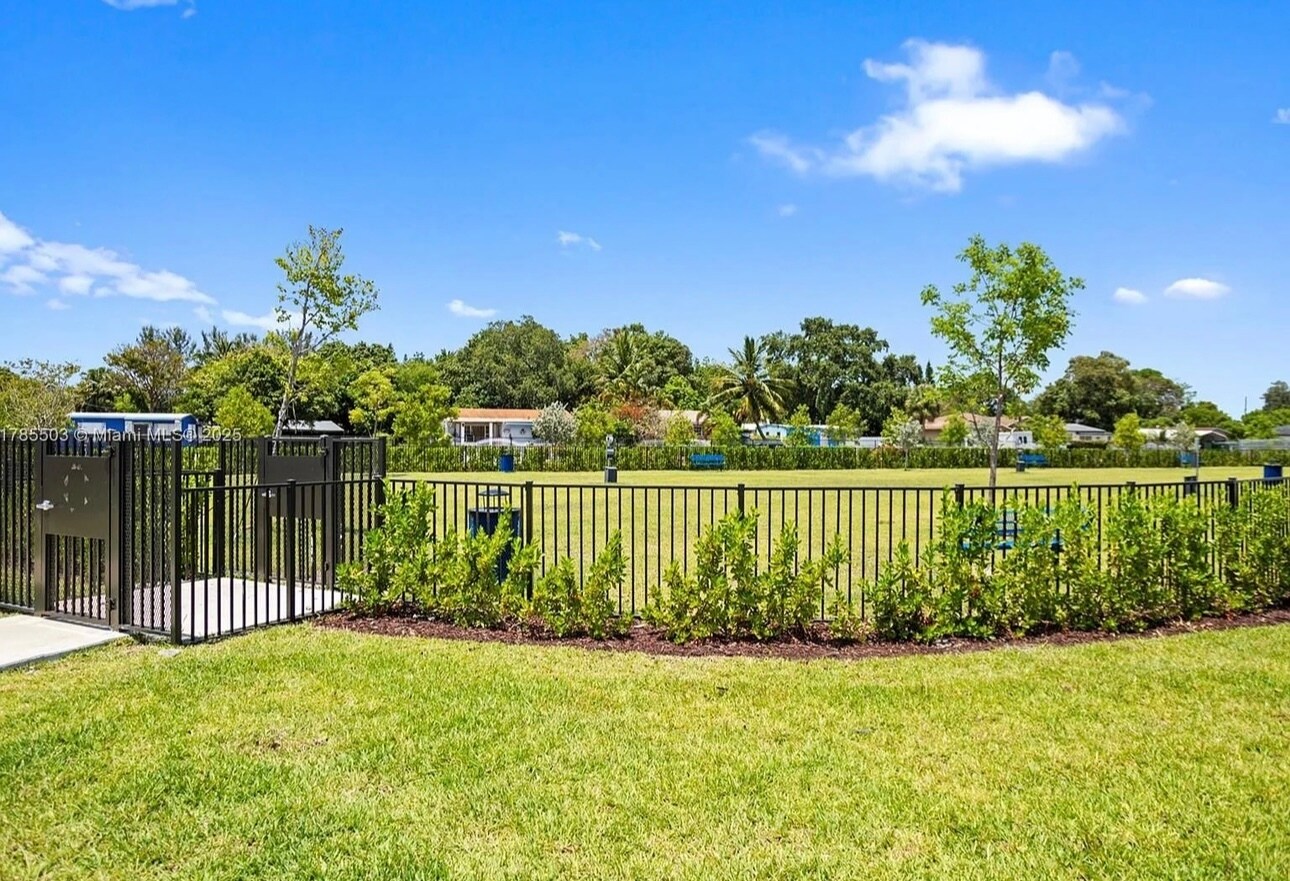 Complex Open Common Area - 2453 NW 131st Cir