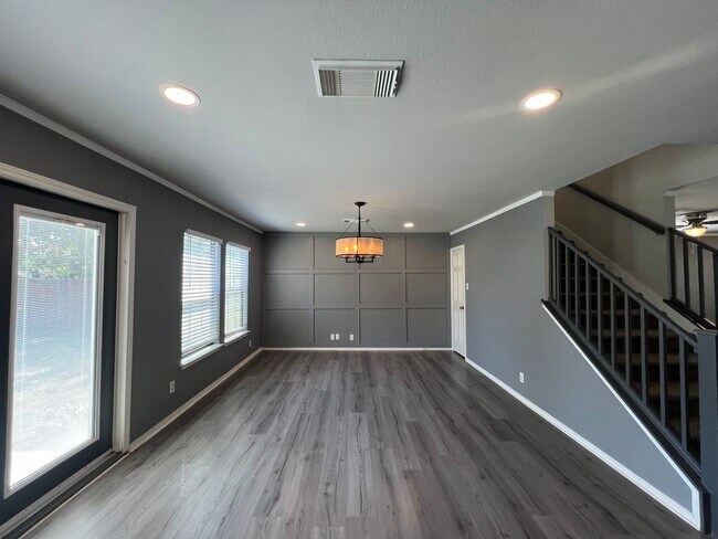Building Photo - AWESOME Updated 4-Bed 2.5-Bath in Gruene C...