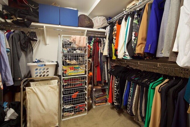 Building Photo - 106 N High St