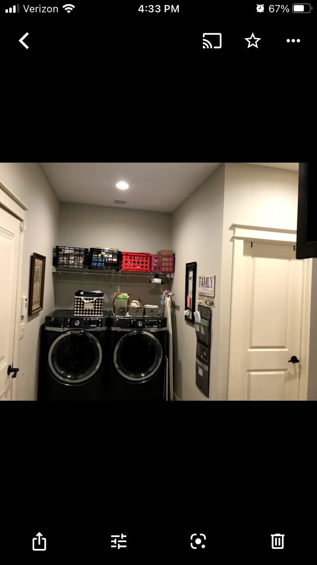 Laundry Included - 4204 SW Ash Ct