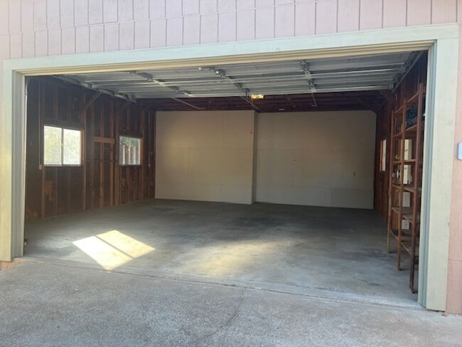 Building Photo - Modern Auburn Retreat—Fully Renovated 3BR ...