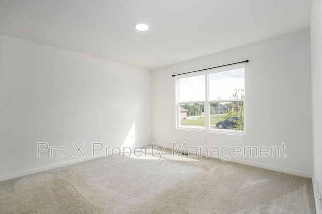 Building Photo - 473 S Michelle Ave