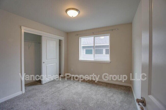 Building Photo - 2904 NE 161st Ct