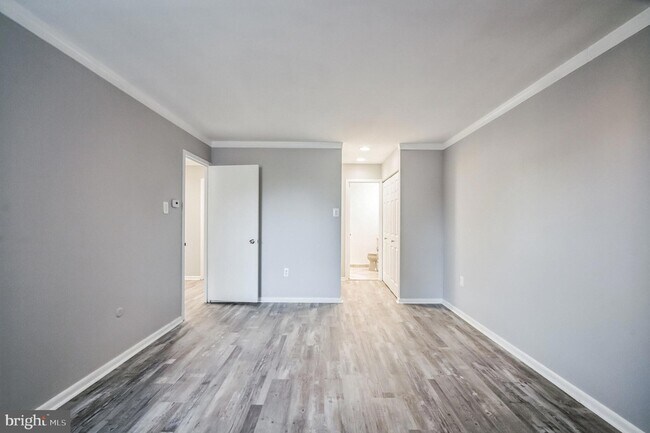 Building Photo - 6100 Henry Ave