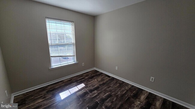 Building Photo - 131 Sunnyside Ln