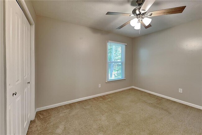 Building Photo - 6839 Woodcreek Ln