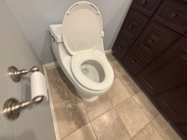 Building Photo - Beautiful 3 bed 2.5 bath townhouse in Spanish Trails!