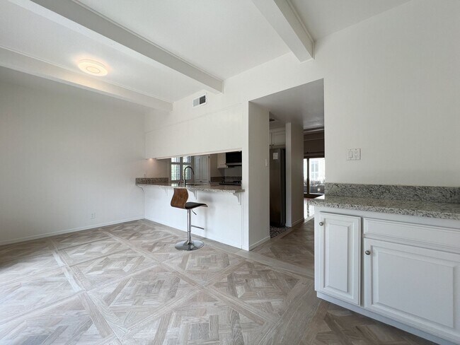 Building Photo - Beautifully Remodeled St. Helena Townhome with Pool Access & 2-Car Garage