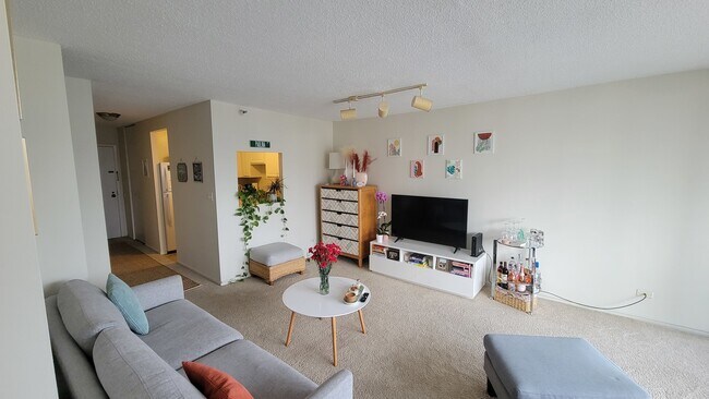 Building Photo - 10 E Ontario St