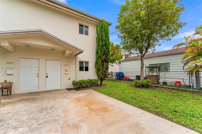 Building Photo - 1029 SW 11th Ave