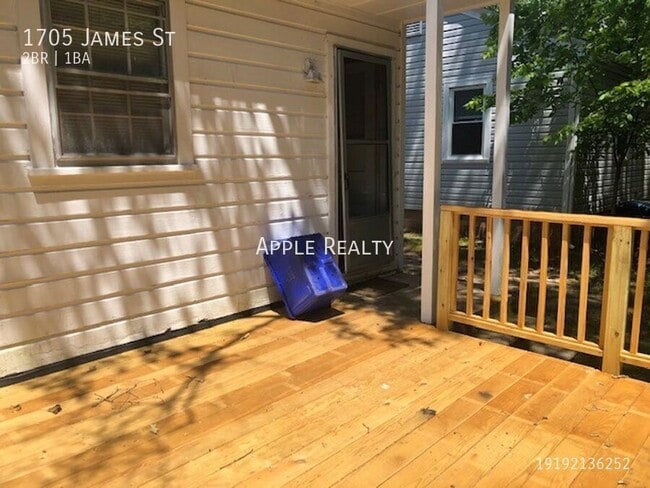 Building Photo - 1705 James St