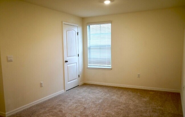 Building Photo - 12071 Holystone St