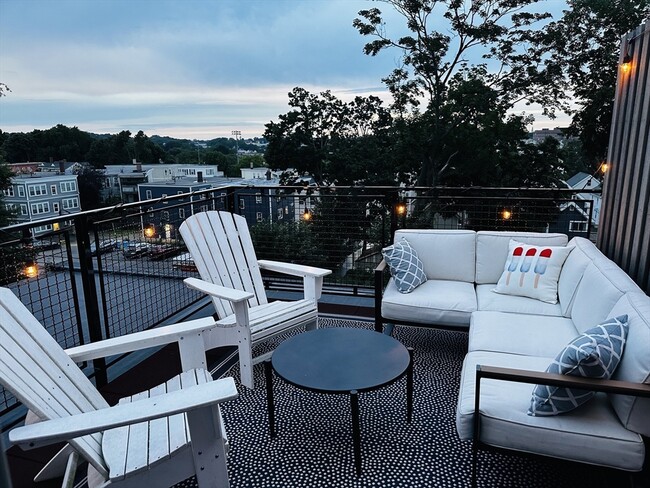 Building Photo - 34 Dix St