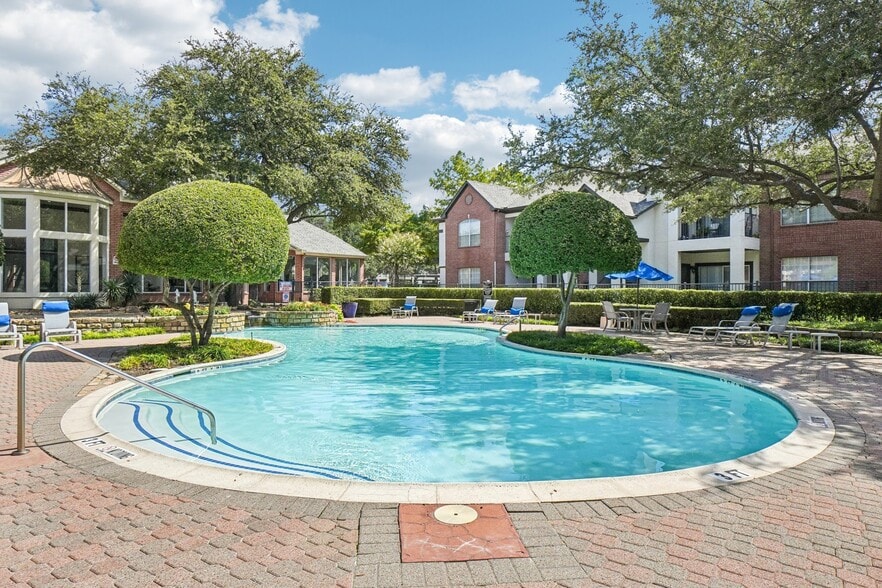 Primary Photo - Carrington Park