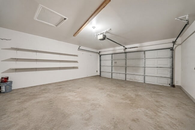 Building Photo - 33127 Cottonwood Bend