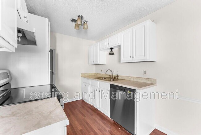 Building Photo - 201 Oakmont Ave