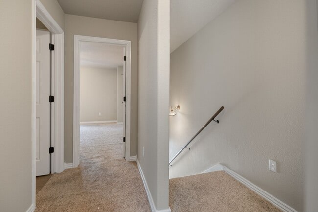 Building Photo - Siloam TownHome