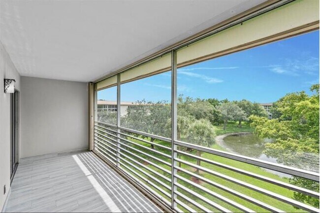 Building Photo - 2304 Lucaya Ln