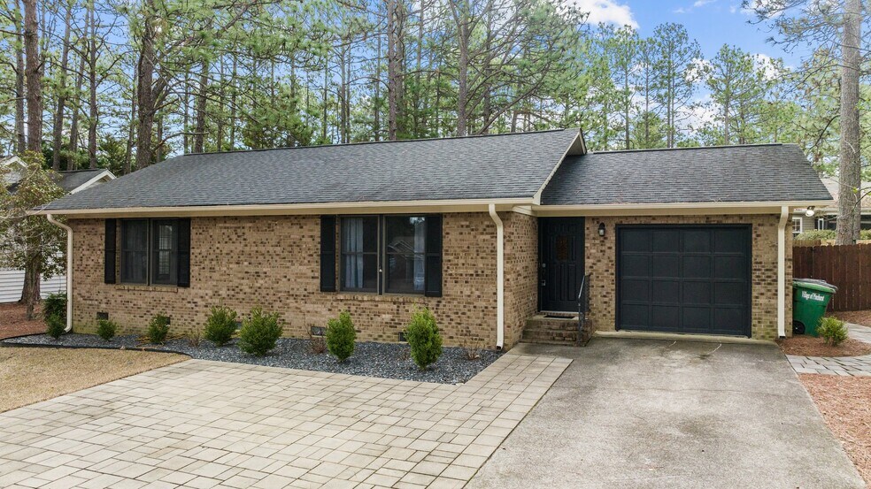 Building Photo - 1635 Longleaf Dr E