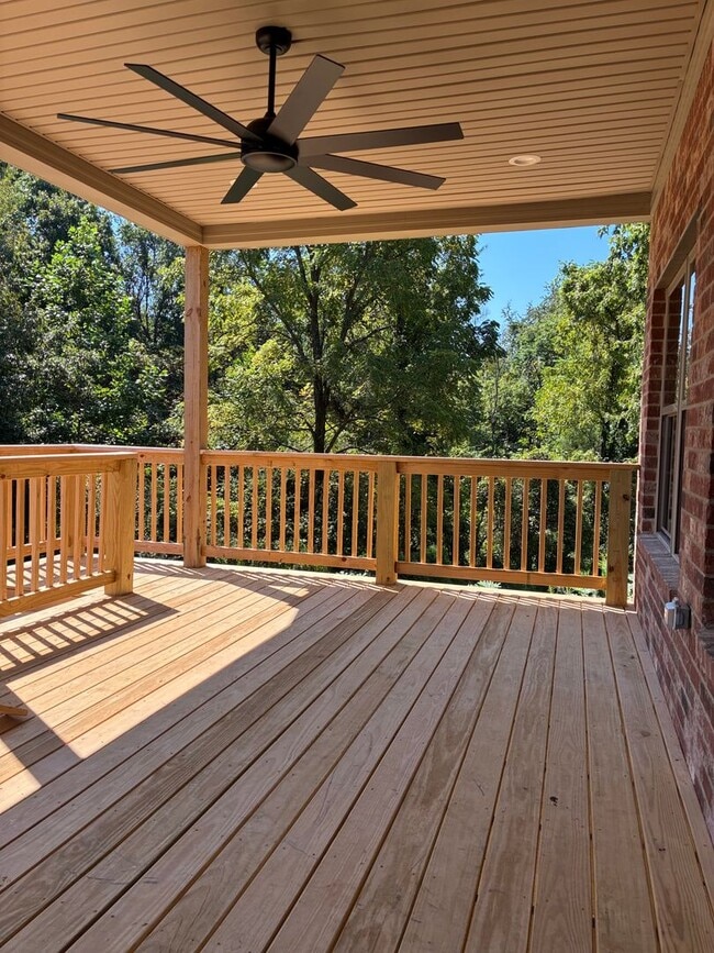 Building Photo - 102 Twin Lakes Dr
