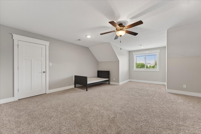 Building Photo - 5 Bedroom 3 1/2 Bath Home For Rent!