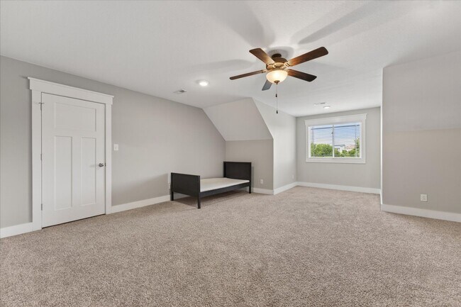 Building Photo - Piedmont Pl. - 325