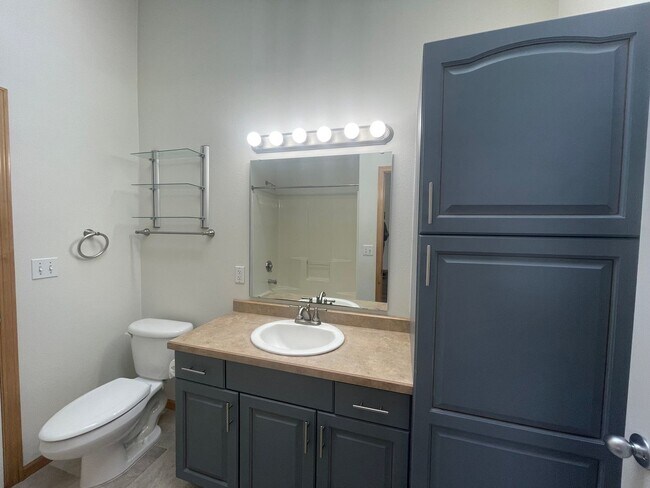 Building Photo - Beautiful West Fargo Twinhome
