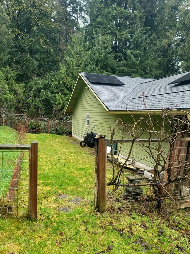 Building Photo - 3 Bedroom Home in convenient Poulsbo location!