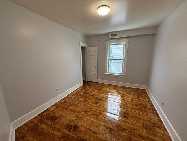 Building Photo - 82 Pine St