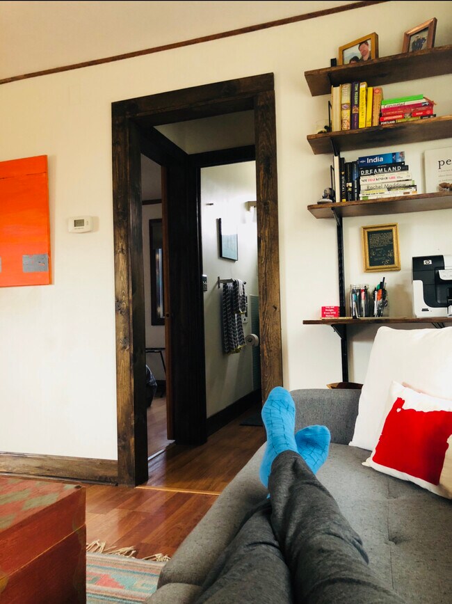 Building Photo - 4537 SE Mitchell St