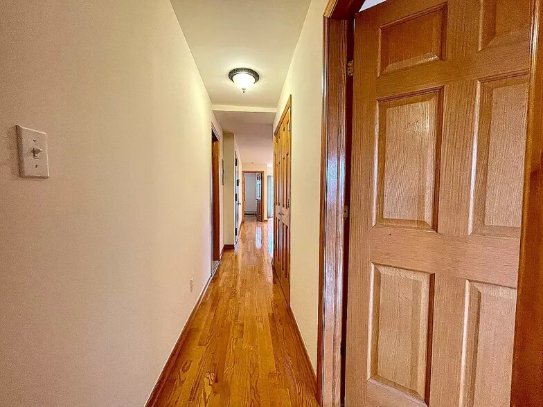 Building Photo - 2122 43rd St