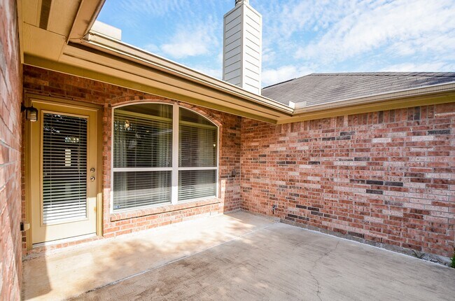 Building Photo - 6022 Preserve Ln