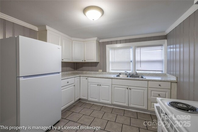 Building Photo - 757 S 5th St